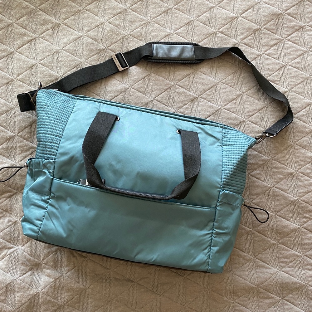 Blue commuter laptop shoulder bag with RFID